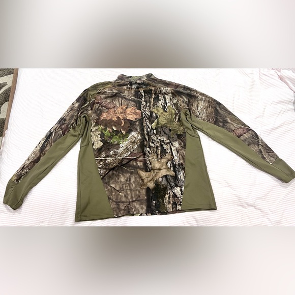Mossy Oak Camoflauge half zip shirt with - Picture 5 of 10